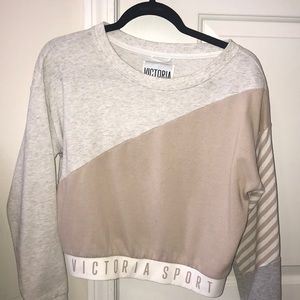 Cropped crew neck